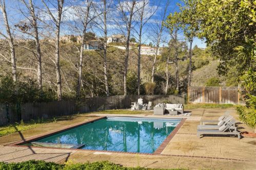 147 Oakley Ave, San Carlos, CA 94070-1556