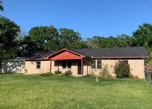 82 Horseshoe Lake Rd, Huntsville, TX 77320-0412