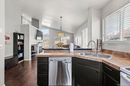 5162 Nepal Way, Aurora CO 80015-6403 exterior