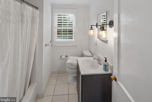 711 Greenman Rd, Tavistock NJ  08033-2719 exterior