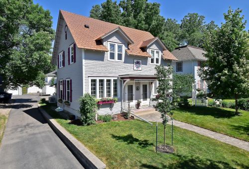 119 3rd Ave, Faribault, MN 55021-5325