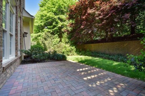 1066 Hedge Rose Ct, Atlanta GA  30324-2781 exterior
