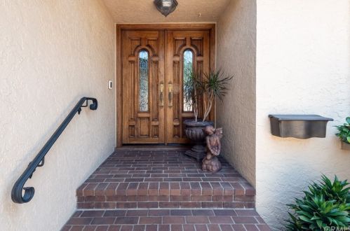 2542 230th St, Torrance, CA 90505-3018