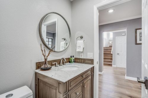 39 Mariners Cir, San Rafael, CA 94903-5104