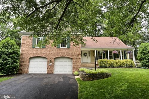 9010 Parliament Dr, Springfield VA  22015-2152 exterior