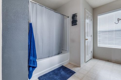 1461 Hedgewood Trl, Fort Worth TX  76112-4455 exterior