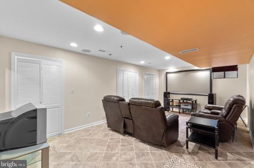 15025 Snowden Dr, Silver Spring MD 20905-5663 exterior