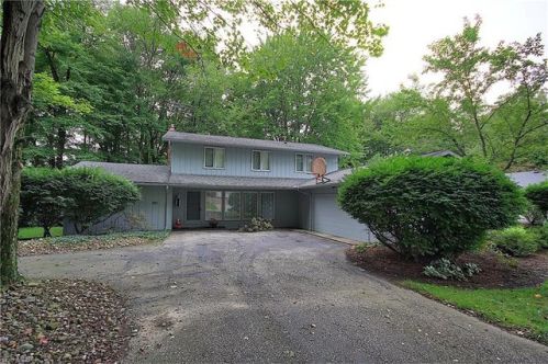3980 Meadow Ln, Cleveland, OH 44122-4777