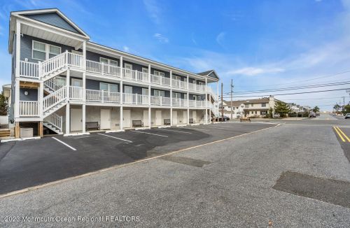 1806 Grand Central Ave, Lavallette, NJ 08735-2550