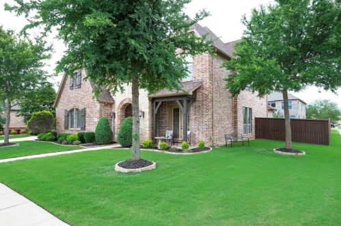 8000 Seville Dr, Fort Worth, TX 76182-8771