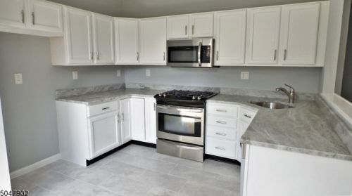 55 Saxton Dr, Hackettstown NJ  07840-1742 exterior