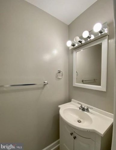 4645 Charlton Ct, Woodbridge VA  22193-3000 exterior