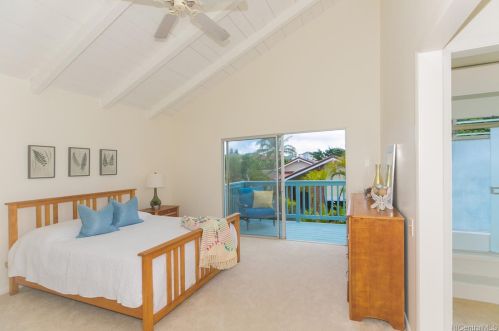 1069 Kaumoku St, Honolulu HI  96825-1307 exterior
