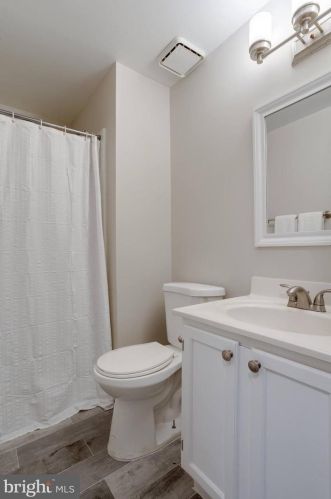 8816 Ridge Hollow Ct, Springfield VA  22152-1424 exterior