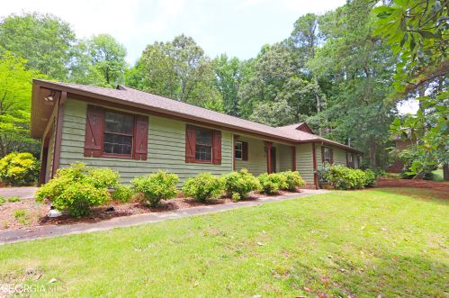 120 Honeysuckle Ln, Carrollton, GA 30116-7041