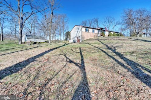 114 Pearl Rd, New Schaefferstown, PA 19506-8921
