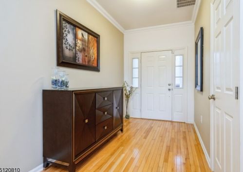 32 Surrey Ln, Flemington, NJ 08822-1588