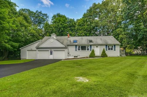 36 Judson Cir, Huntington, CT 06484-4611