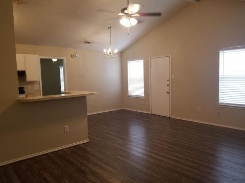 2712 Rustic Forest Rd, Fort Worth TX  76140-2420 exterior