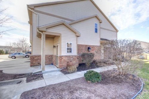 3842 Thornhill Cir, Champaign IL  61822-3529 exterior