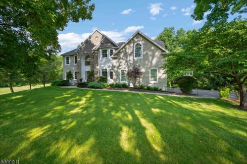 12 Stacey Ct, Sparta, NJ 07871-1000
