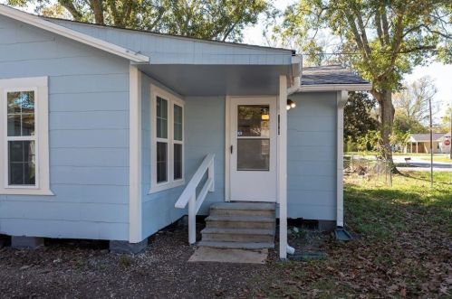 105 Maplewood St, Mont Belvieu, TX 77535