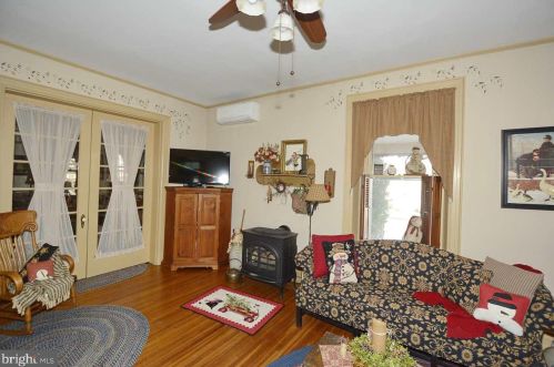 501 Baer Ave, Hanover PA 17331-2703 exterior