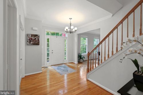 9016 Kiger St, Lorton, VA 22079-3103