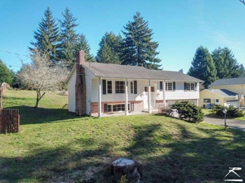 1291 Azalea Ave, Mckinleyville, CA 95519-9233