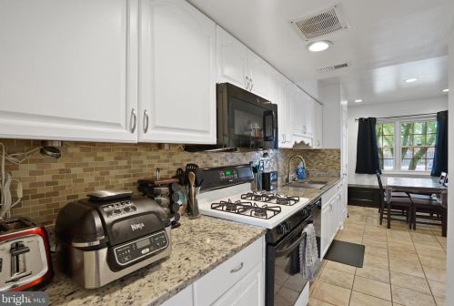 3505 Crag Mews, Woodbridge VA  22193-5314 exterior
