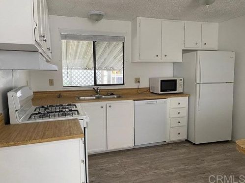 41 Hummingbird Ln, Oceanside, CA 92057-6449