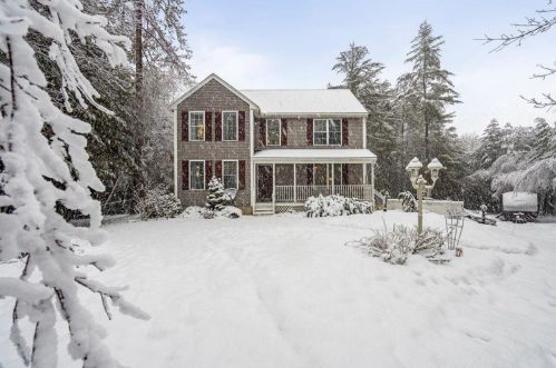 12 Prospect Rd, Deerfield, NH 03037-1626