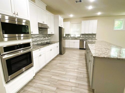 10923 Hummingbird Pl, Conroe TX  77385-9017 exterior