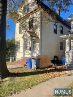 76 Gordon St, Ridgefield Park, NJ 07660-1148