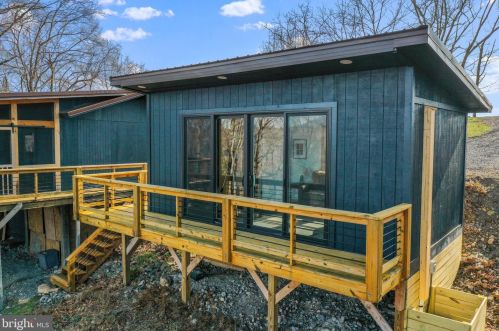 1034 Toms Knob Approach, Lost City WV 26810-8428 exterior