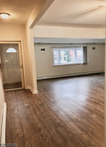 112 Front St, Green Brook, NJ 08812-1206