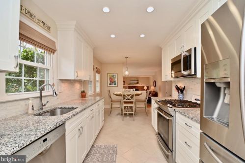 7724 Carrleigh Pkwy, Springfield VA  22152-1307 exterior