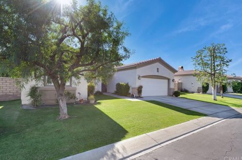 79883 Parkway Esplanade, La Quinta, CA 92253-8814