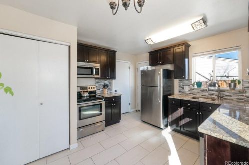 885 Nile St, Aurora CO 80010-4168 exterior