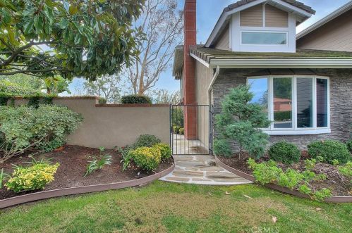1022 Chantilly Cir, Santa Ana, CA 92705-6108