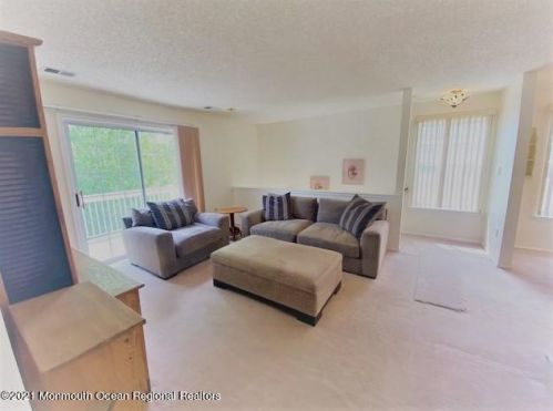 22 Des Moines Ct, Tinton Falls NJ  07712-7721 exterior