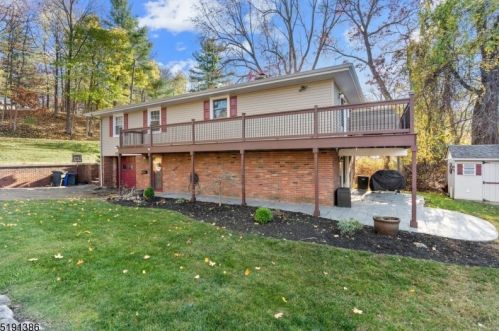 2 Hillspring Rd, Sparta, NJ 07871-2214