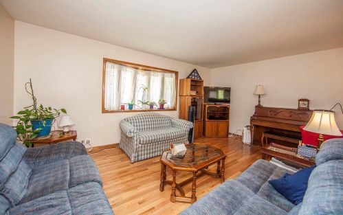 1144 Cheltenham Rd, Elk Grove Vlg, IL 60007-3402