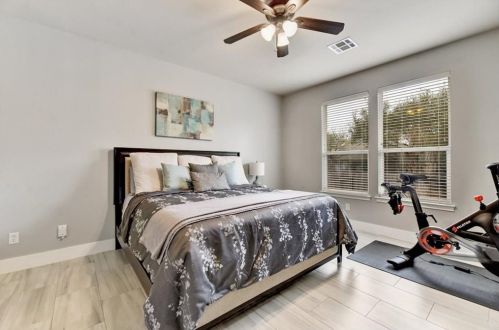 8200 Alophia Dr, Austin TX  78739-1998 exterior