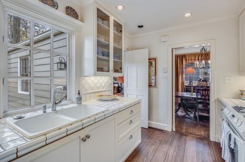 2354 Hurst Dr, Atlanta GA  30305-4233 exterior