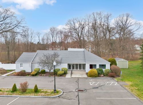 33 Brentwood Dr, Wallingford CT  06492-4344 exterior