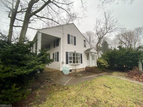 6 Standish Ln, Kinnelon, NJ 07405-2863
