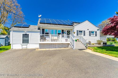 9 Arno St, Oakhurst, NJ 07755-1001
