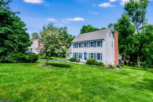17 Evergreen Pl, Sparta, NJ 07871-3137