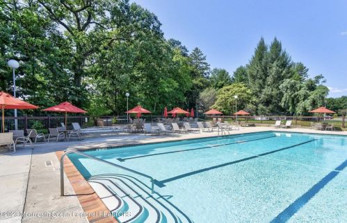 39 Lexington Ct, Tinton Falls NJ 07701-5472 exterior